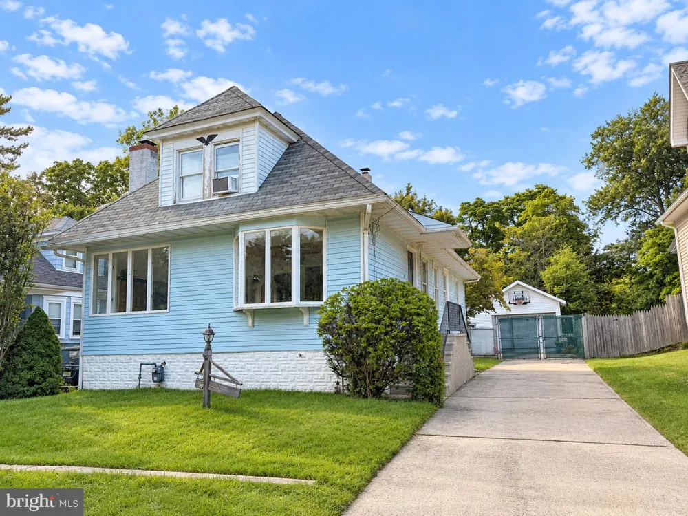 22 BRENWAL AVENUE Trenton, NJ 08618