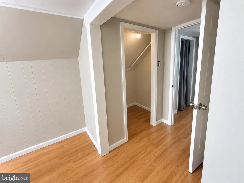 22 BRENWAL AVENUE Trenton, NJ 08618