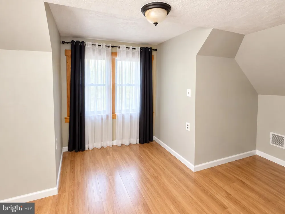 22 BRENWAL AVENUE Trenton, NJ 08618