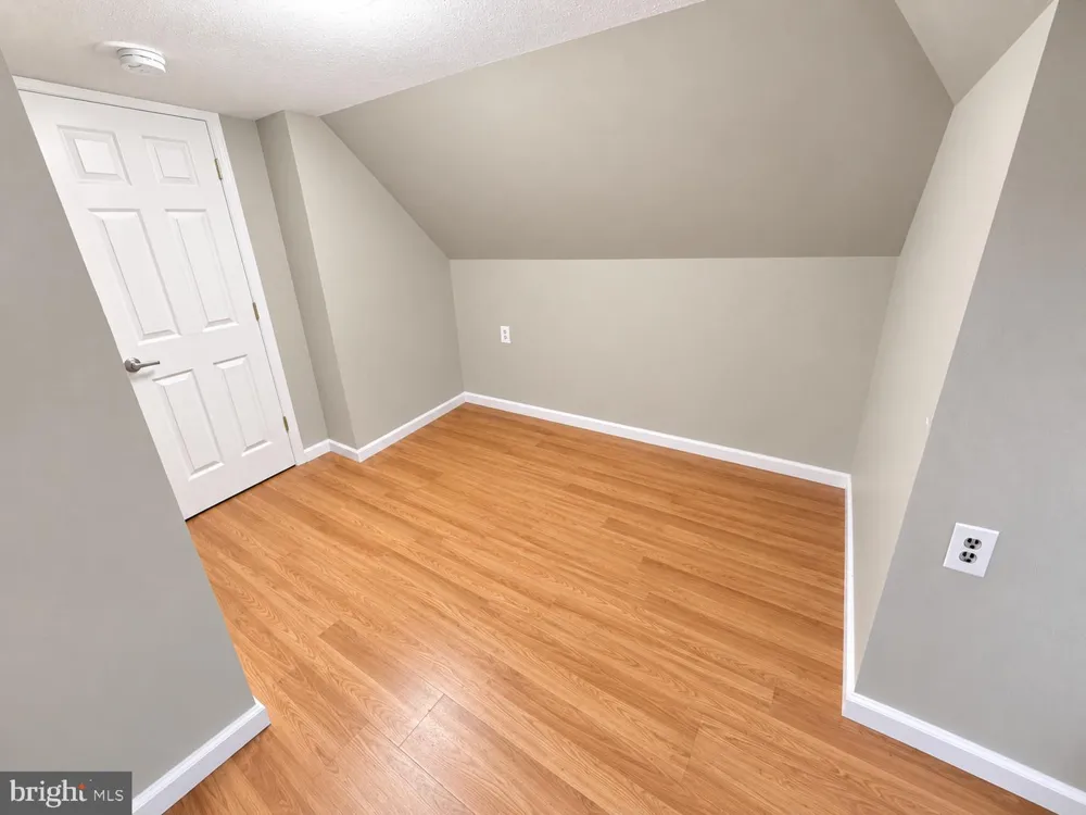 22 BRENWAL AVENUE Trenton, NJ 08618
