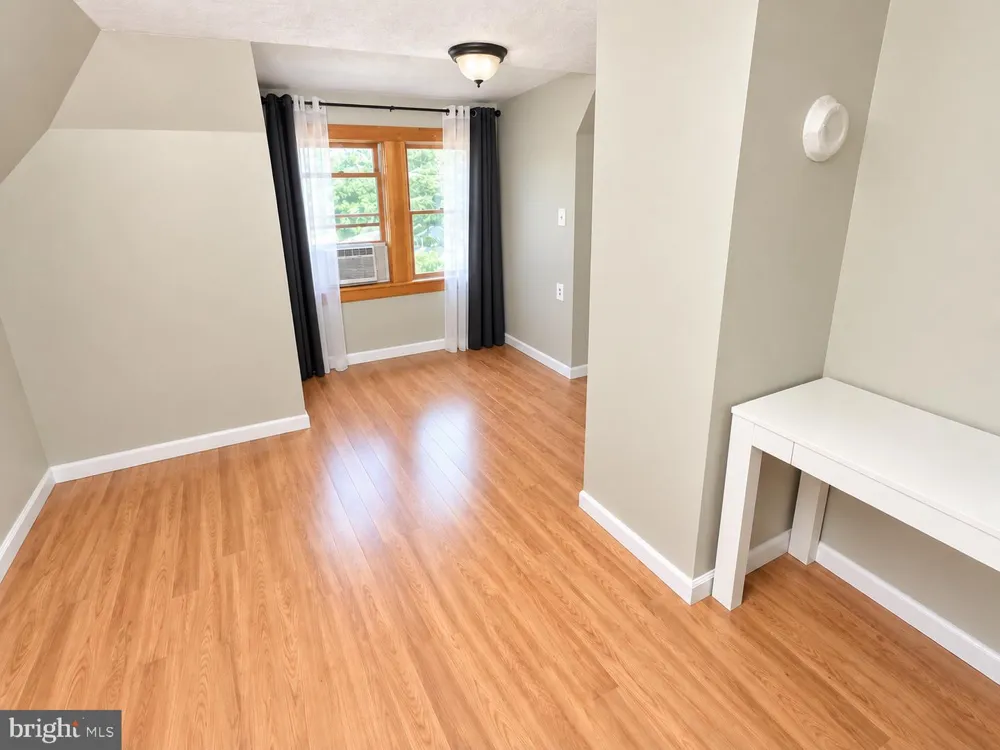 22 BRENWAL AVENUE Trenton, NJ 08618