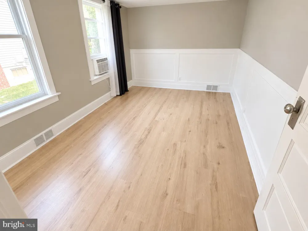 22 BRENWAL AVENUE Trenton, NJ 08618