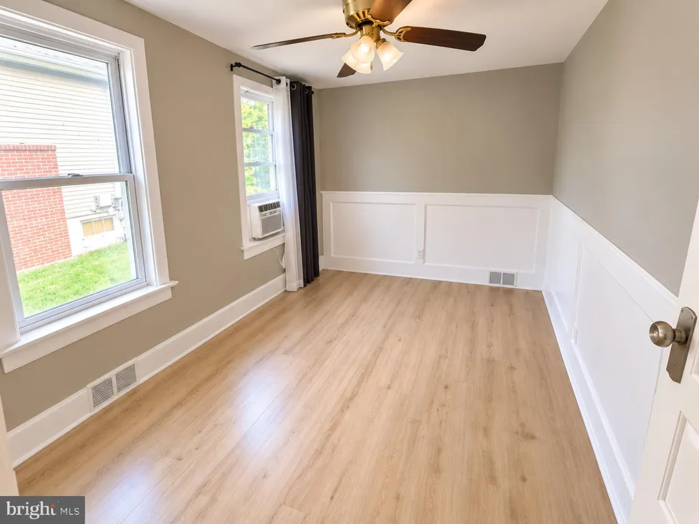 22 BRENWAL AVENUE Trenton, NJ 08618