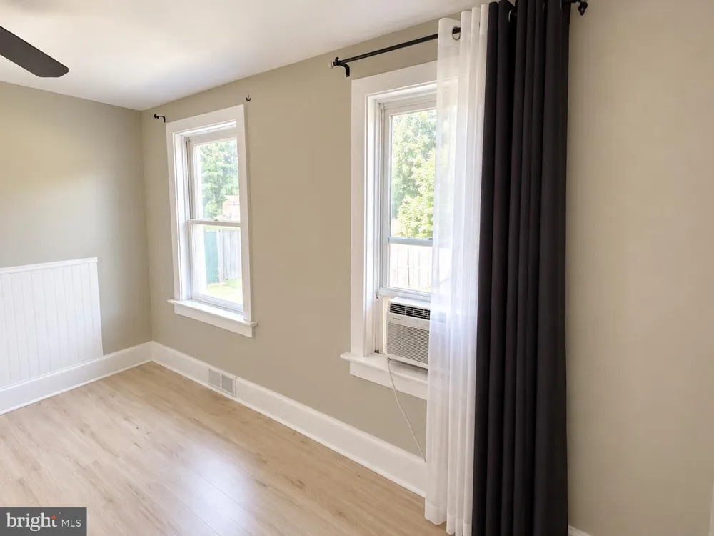 22 BRENWAL AVENUE Trenton, NJ 08618
