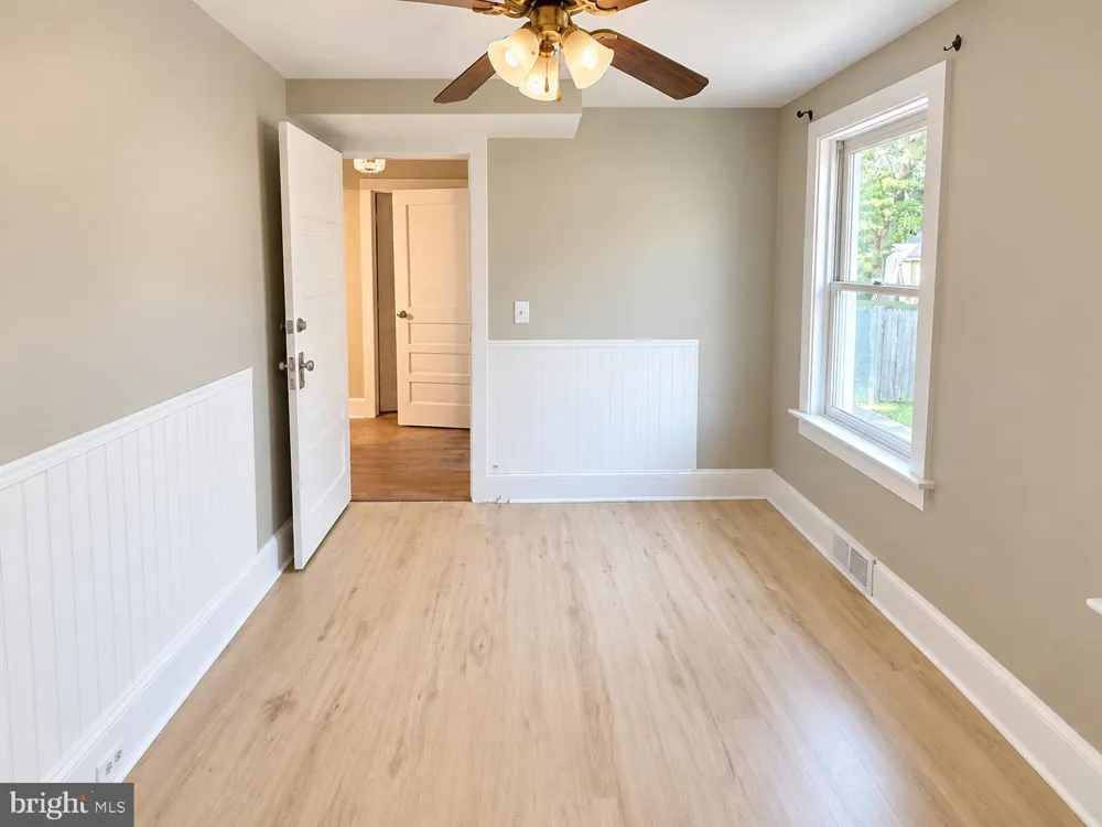 22 BRENWAL AVENUE Trenton, NJ 08618
