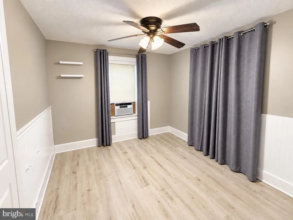 22 BRENWAL AVENUE Trenton, NJ 08618