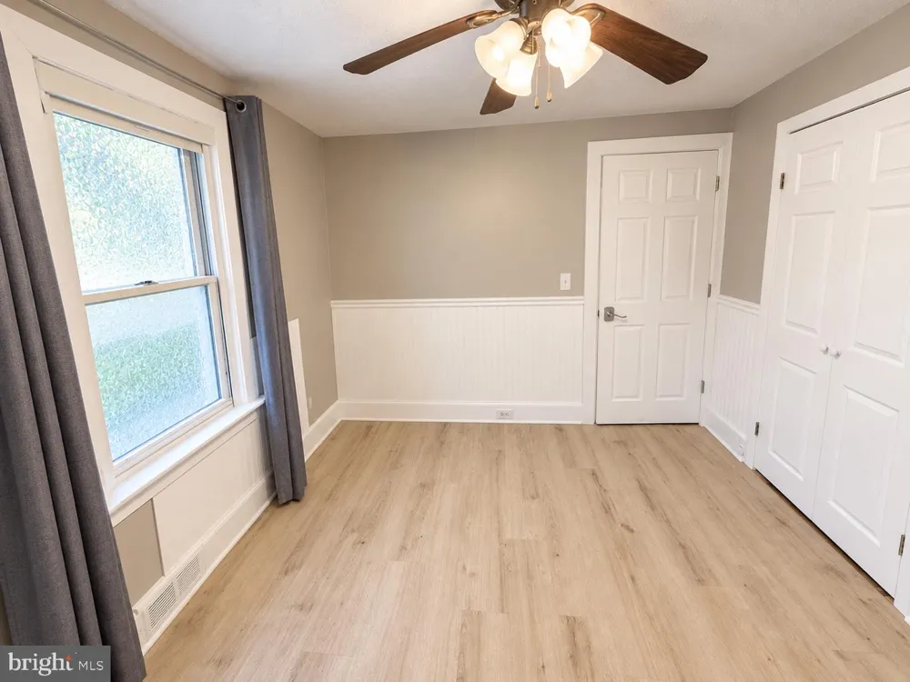 22 BRENWAL AVENUE Trenton, NJ 08618