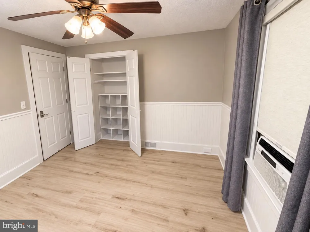 22 BRENWAL AVENUE Trenton, NJ 08618