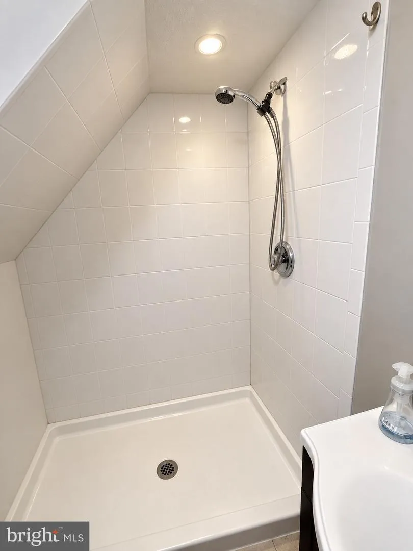 22 BRENWAL AVENUE Trenton, NJ 08618