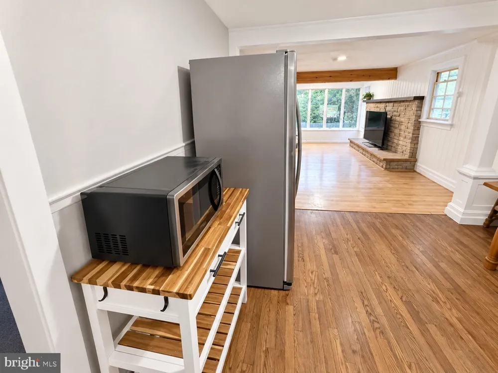 22 BRENWAL AVENUE Trenton, NJ 08618