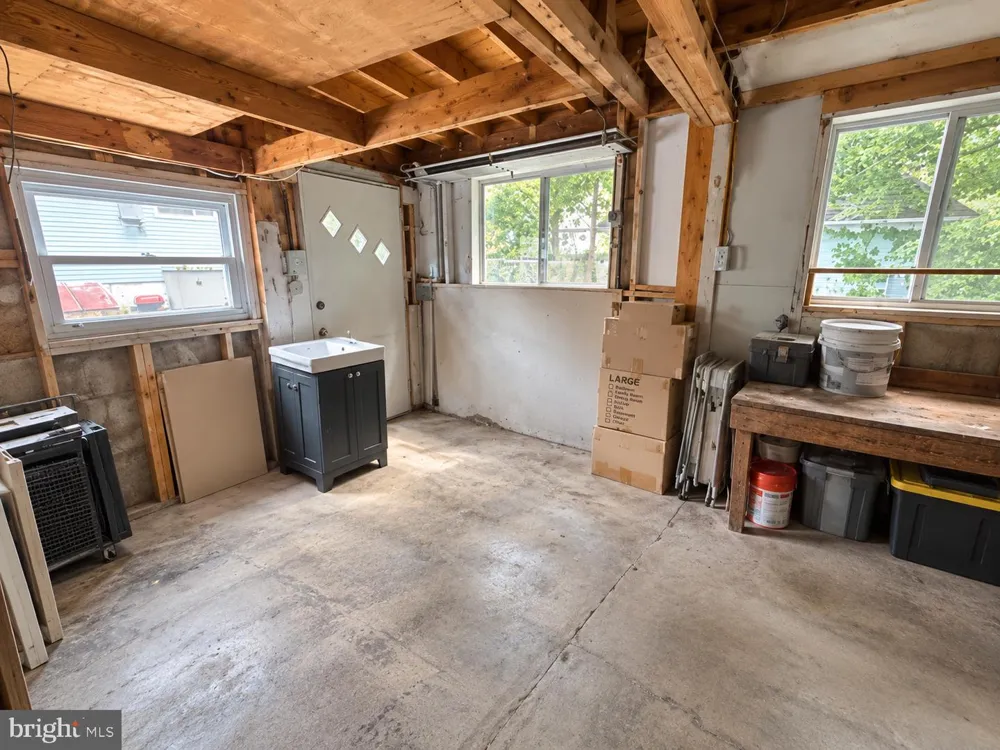 22 BRENWAL AVENUE Trenton, NJ 08618