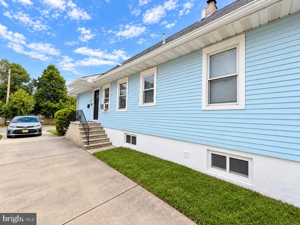22 BRENWAL AVENUE Trenton, NJ 08618