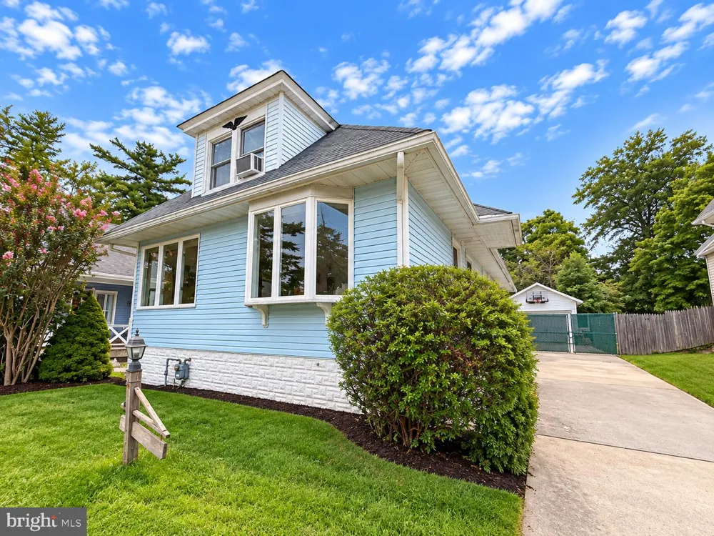 22 BRENWAL AVENUE Trenton, NJ 08618