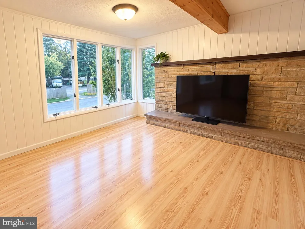 22 BRENWAL AVENUE Trenton, NJ 08618