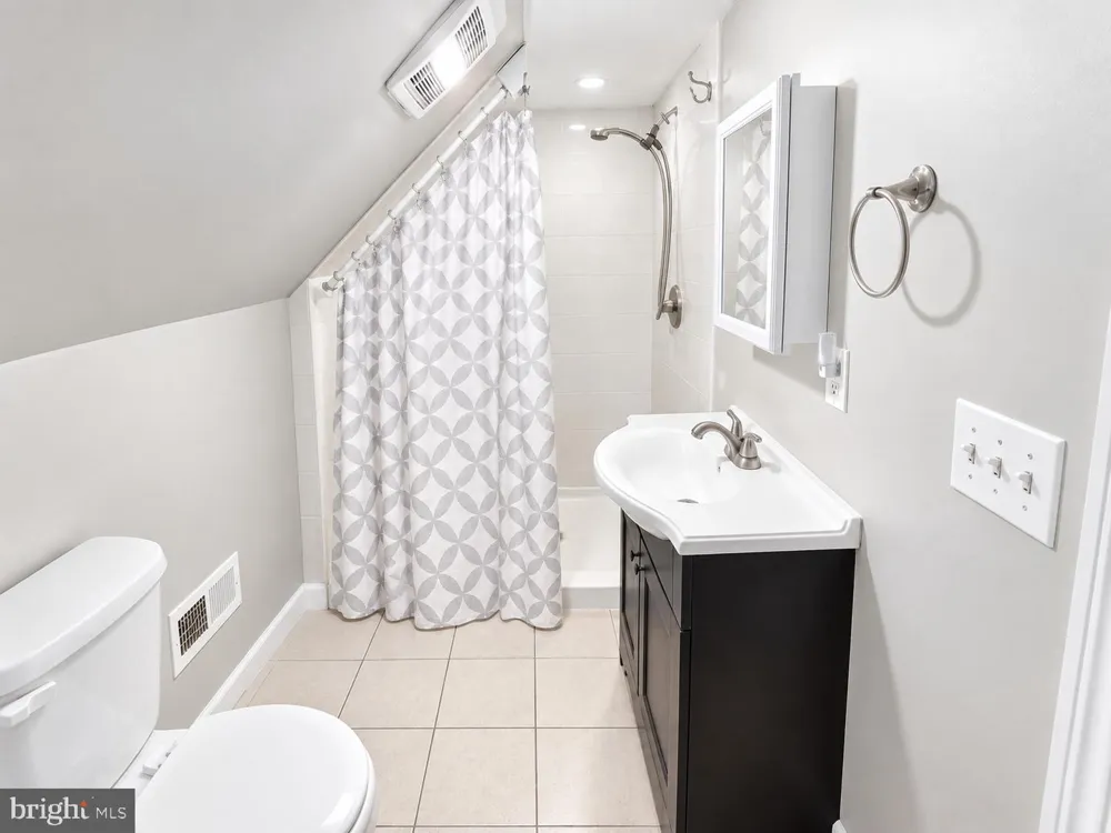 22 BRENWAL AVENUE Trenton, NJ 08618