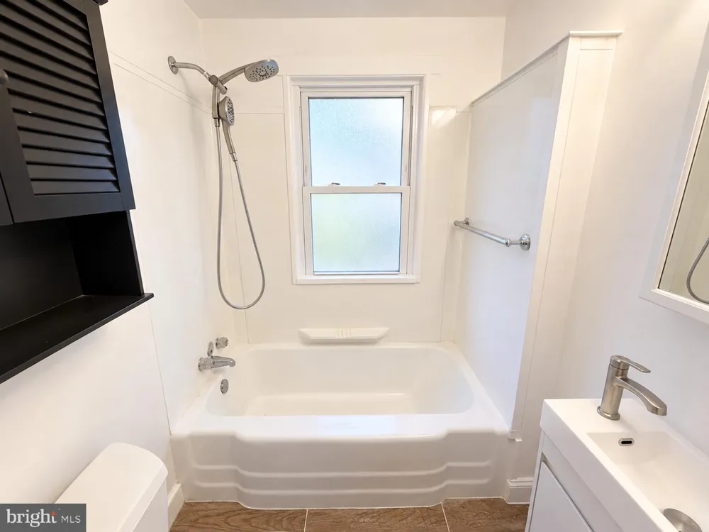 22 BRENWAL AVENUE Trenton, NJ 08618