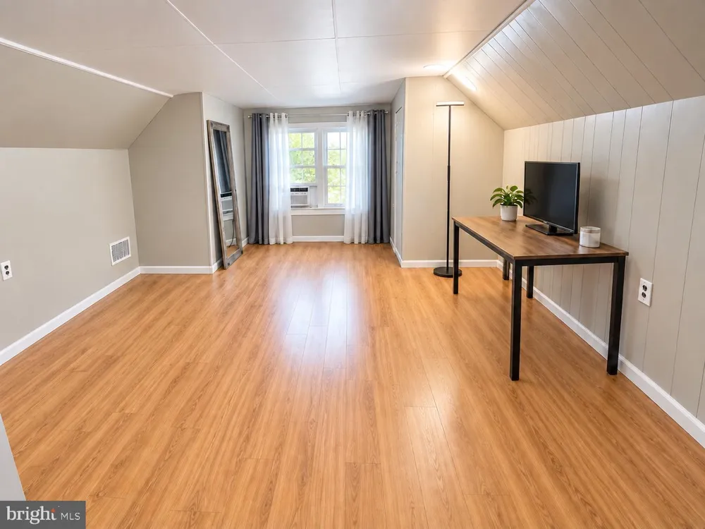 22 BRENWAL AVENUE Trenton, NJ 08618