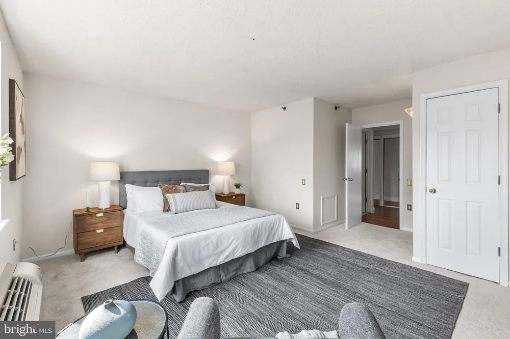 2201 CHERRY STREET #902 AND P6 Philadelphia, PA 19103