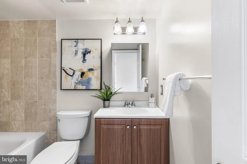 2201 CHERRY STREET #902 AND P6 Philadelphia, PA 19103