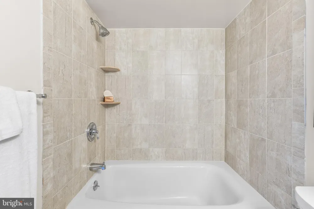 2201 CHERRY STREET #902 AND P6 Philadelphia, PA 19103