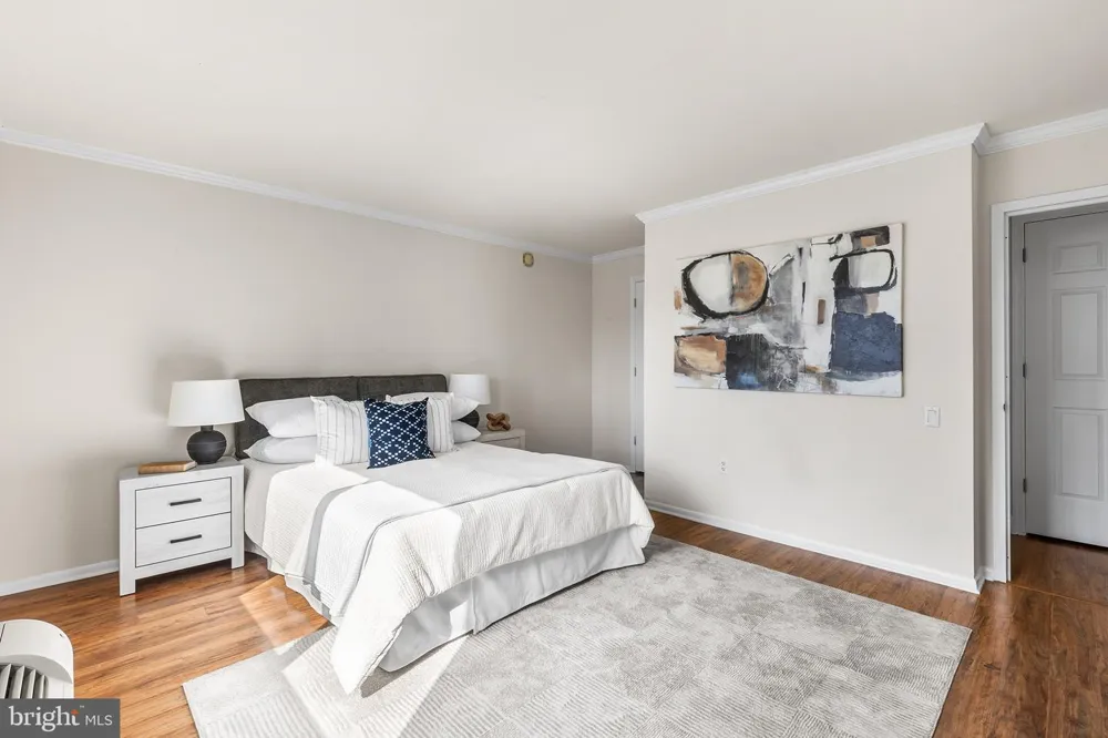 2201 CHERRY STREET #902 AND P6 Philadelphia, PA 19103