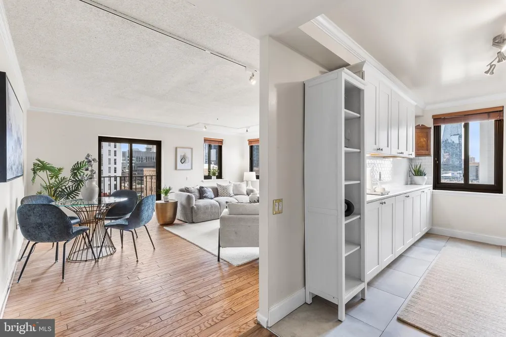 2201 CHERRY STREET #902 AND P6 Philadelphia, PA 19103