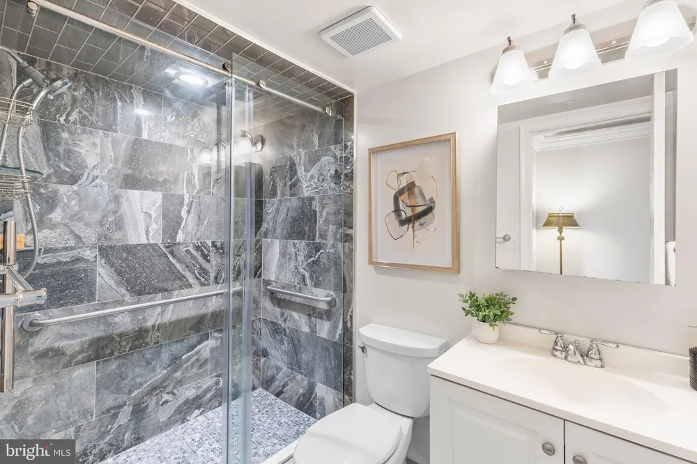 2201 CHERRY STREET #902 AND P6 Philadelphia, PA 19103