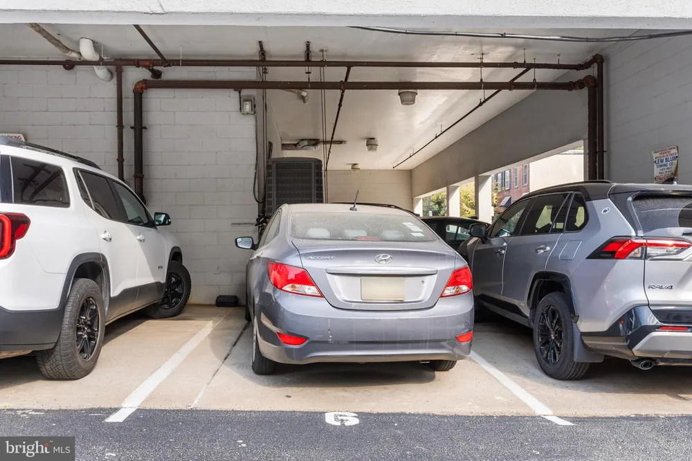 2201 CHERRY STREET #902 AND P6 Philadelphia, PA 19103