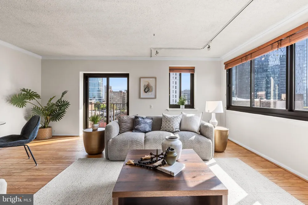 2201 CHERRY STREET #902 AND P6 Philadelphia, PA 19103