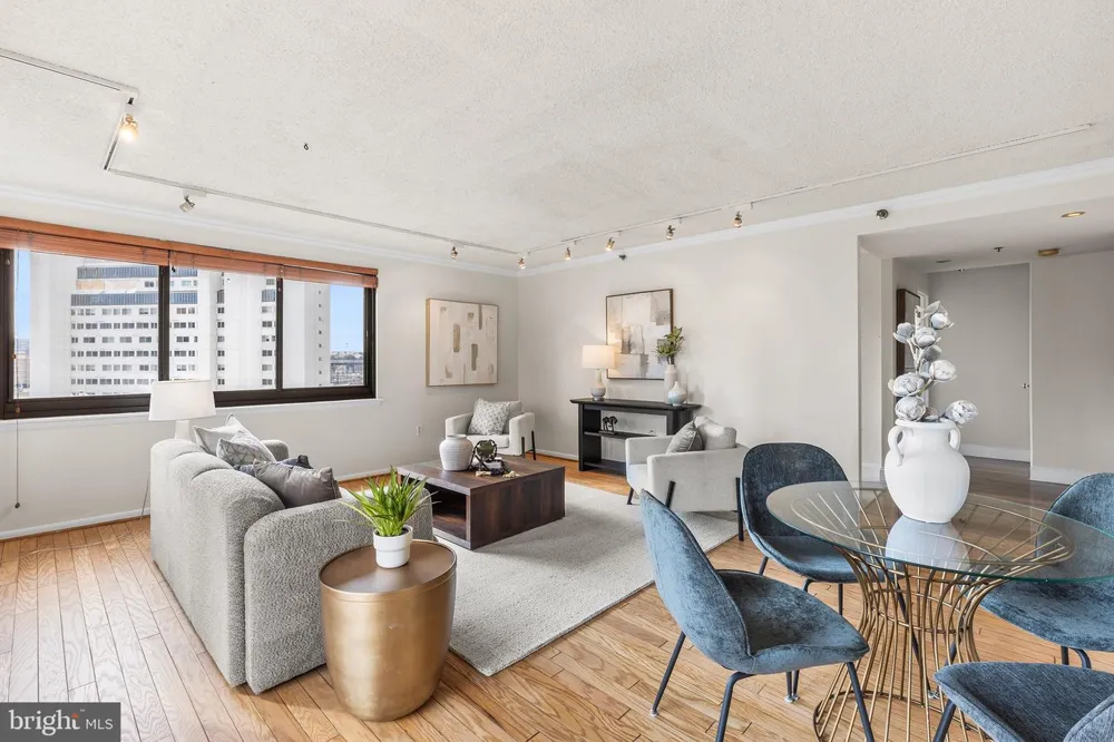 2201 CHERRY STREET #902 AND P6 Philadelphia, PA 19103