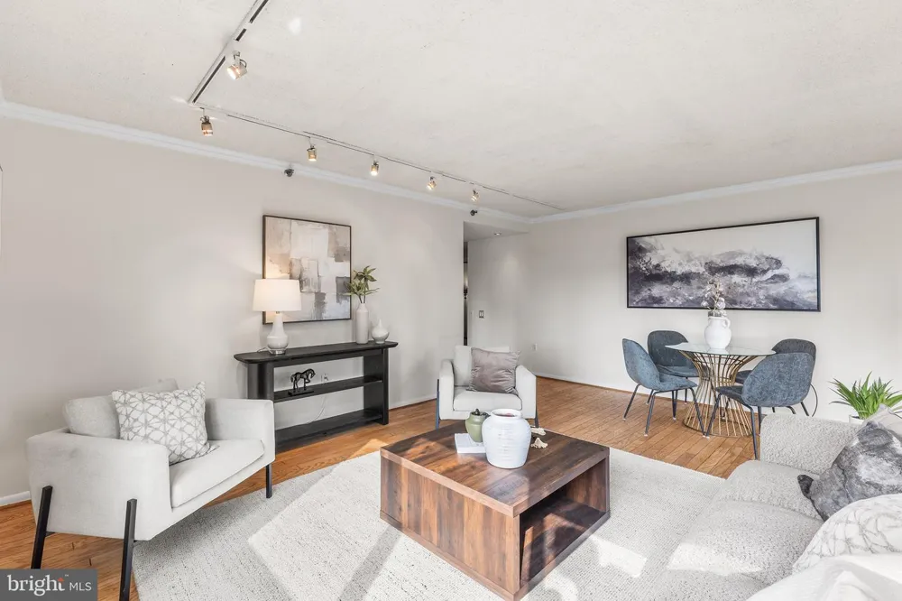 2201 CHERRY STREET #902 AND P6 Philadelphia, PA 19103