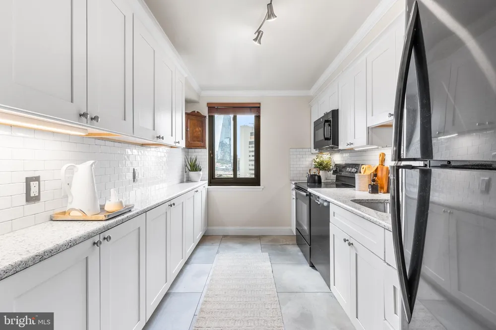 2201 CHERRY STREET #902 AND P6 Philadelphia, PA 19103