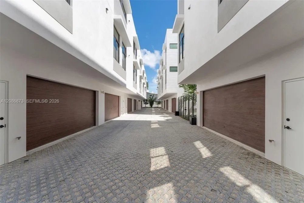 521 NE 61st St Miami, FL 33137