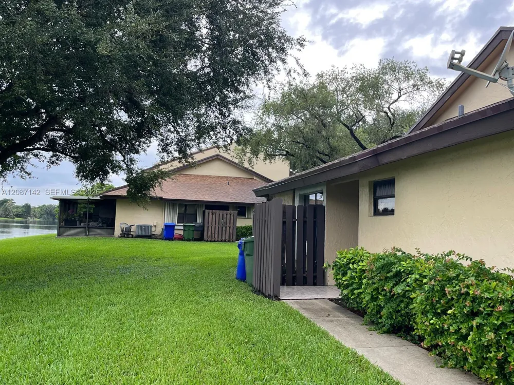310 SW 96th Ter Pembroke Pines, FL 33025