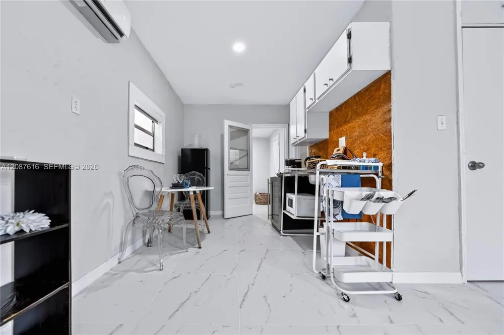 1310 NW 52nd St Miami, FL 33142