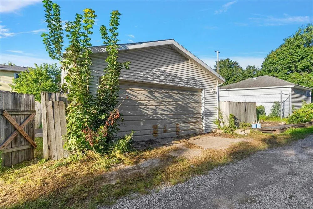 1006 Hovey Street SW Grand Rapids, MI 49504