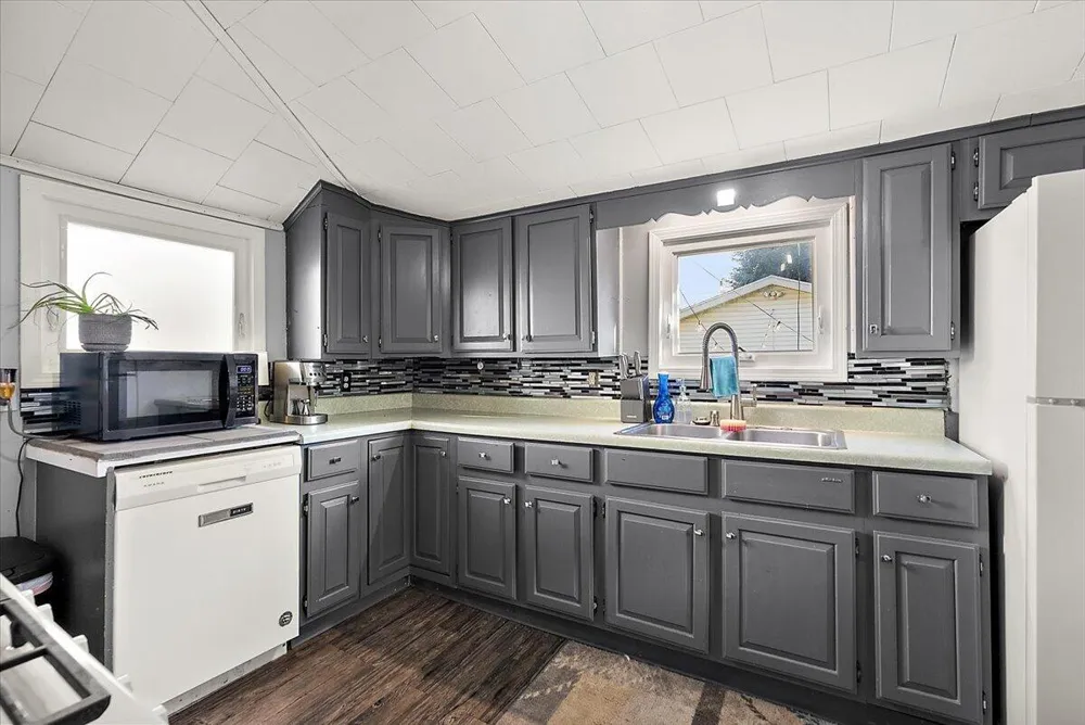1006 Hovey Street SW Grand Rapids, MI 49504