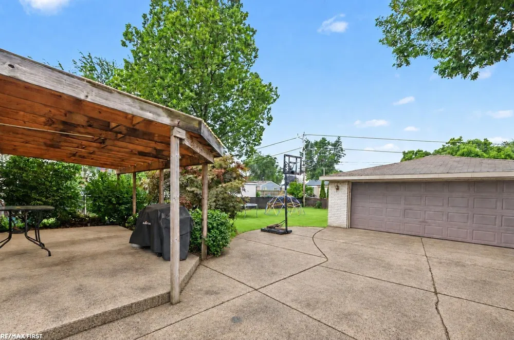 35247 Kelly Road Clinton Charter Township, MI 48035