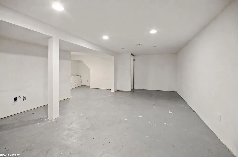 35247 Kelly Road Clinton Charter Township, MI 48035