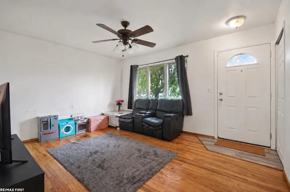 35247 Kelly Road Clinton Charter Township, MI 48035