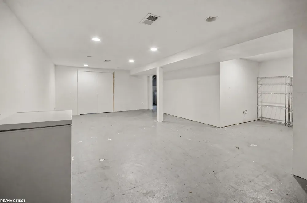 35247 Kelly Road Clinton Charter Township, MI 48035