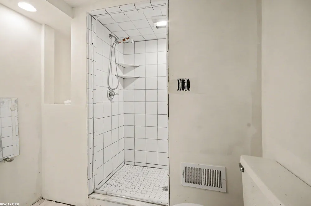 35247 Kelly Road Clinton Charter Township, MI 48035