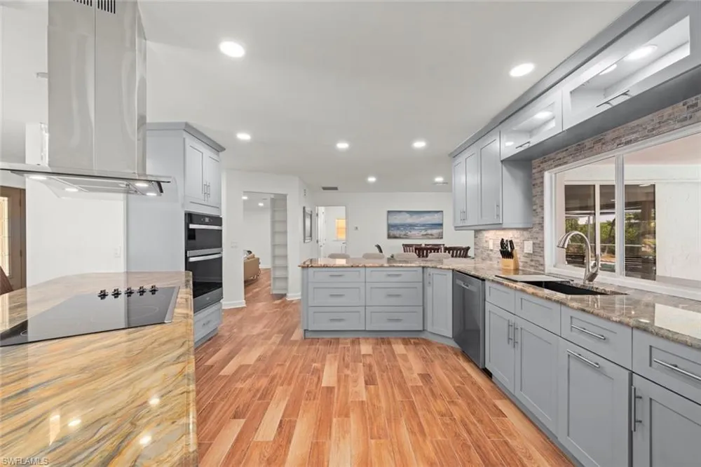 9421 Moonlight Drive Sanibel, FL 33957