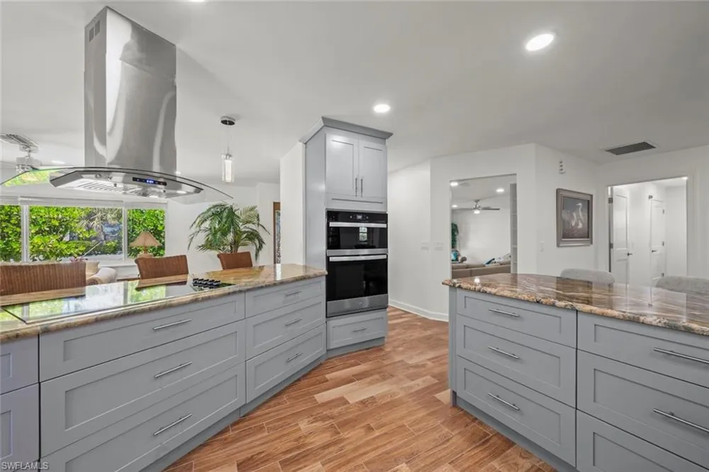9421 Moonlight Drive Sanibel, FL 33957