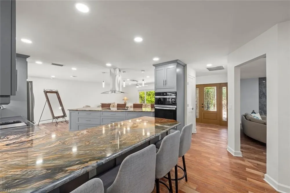 9421 Moonlight Drive Sanibel, FL 33957