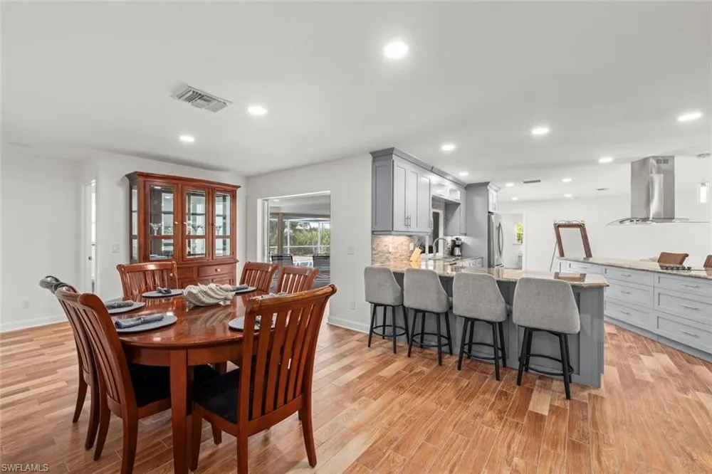 9421 Moonlight Drive Sanibel, FL 33957