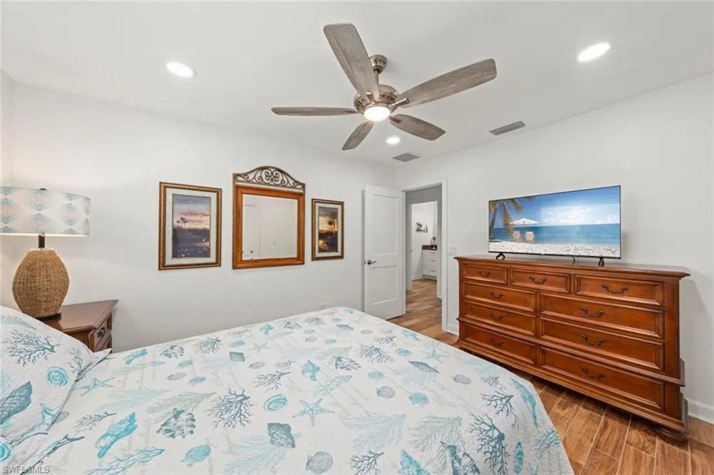 9421 Moonlight Drive Sanibel, FL 33957