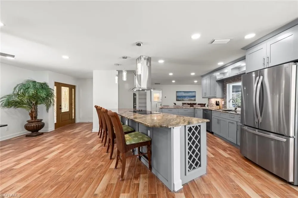 9421 Moonlight Drive Sanibel, FL 33957