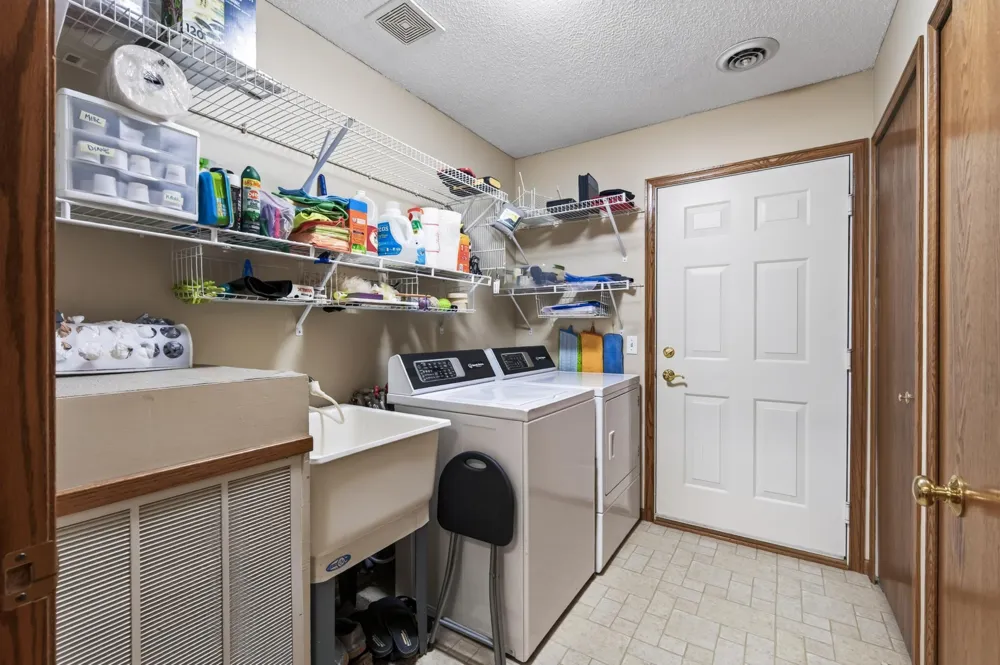 7577 Ojibway Park Court Woodbury, MN 55125