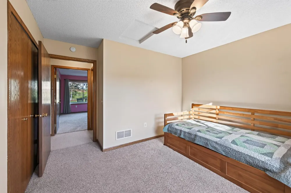 7577 Ojibway Park Court Woodbury, MN 55125
